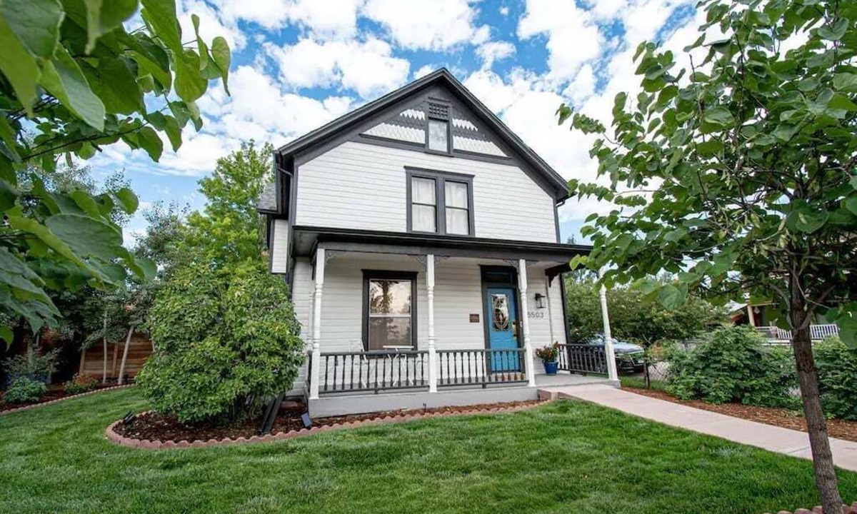 Littleton House | 1.5 Blocks to Main St 🏡 Littleton Luxury 🌻Garden 🐶Pets