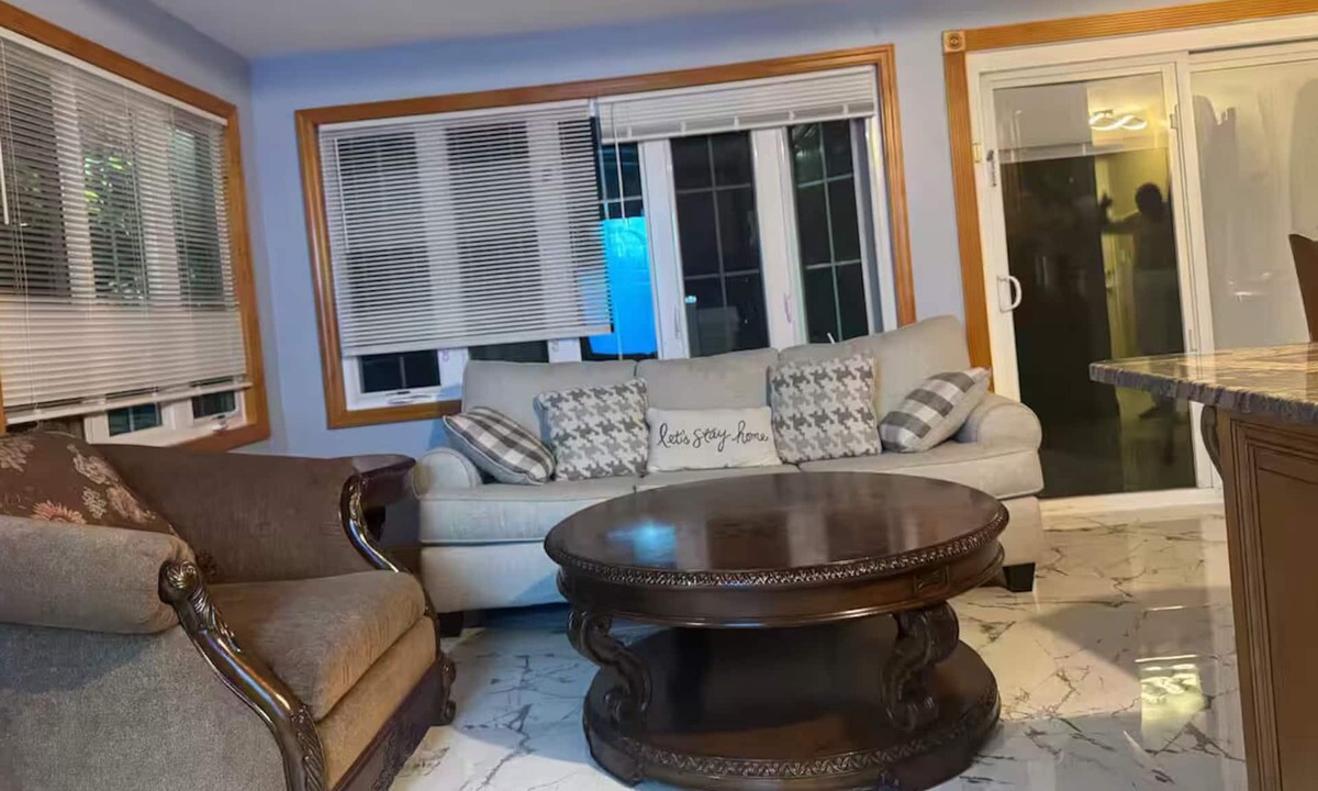 North Valley Stream Apartment | 1 Bed in Valley Stream NY Peaceful Residential Area - 10 minutes from JFK