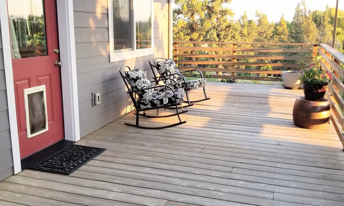 Bend House | 1 bedroom Suite with a view of Mt. Bachelor in welcoming Bend OR.