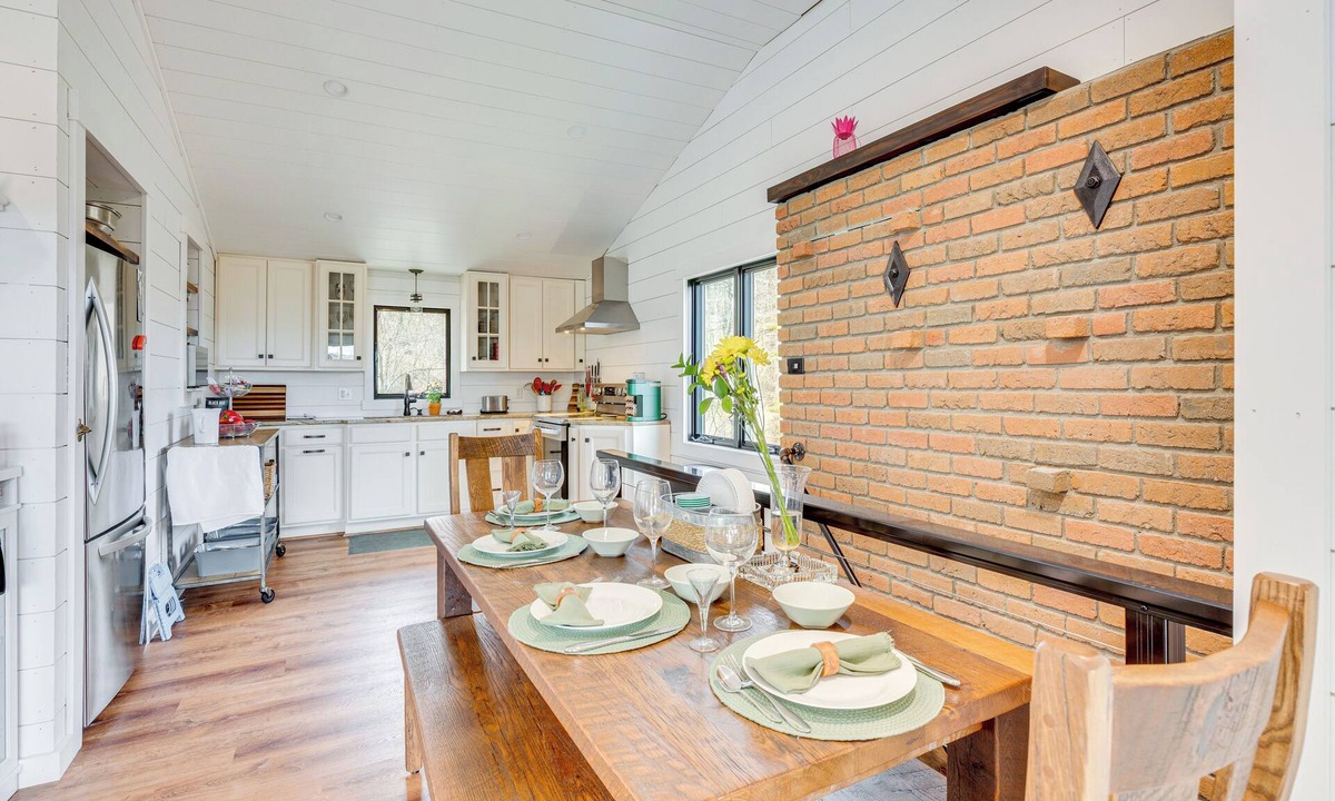 Dellroy Cabin | 1 Mi to Marina: Cabin w/Views Near Atwood Lake!