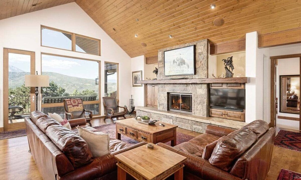 El Jebel House | 10-Acre Mid-Valley Retreat with Hot Tub, Game Room & Sopris Views