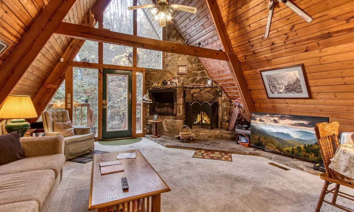 Chalet Village Cabin | 2 Miles to National Park or Downtown Gatlinburg! Less than1/2 mile to Ober!