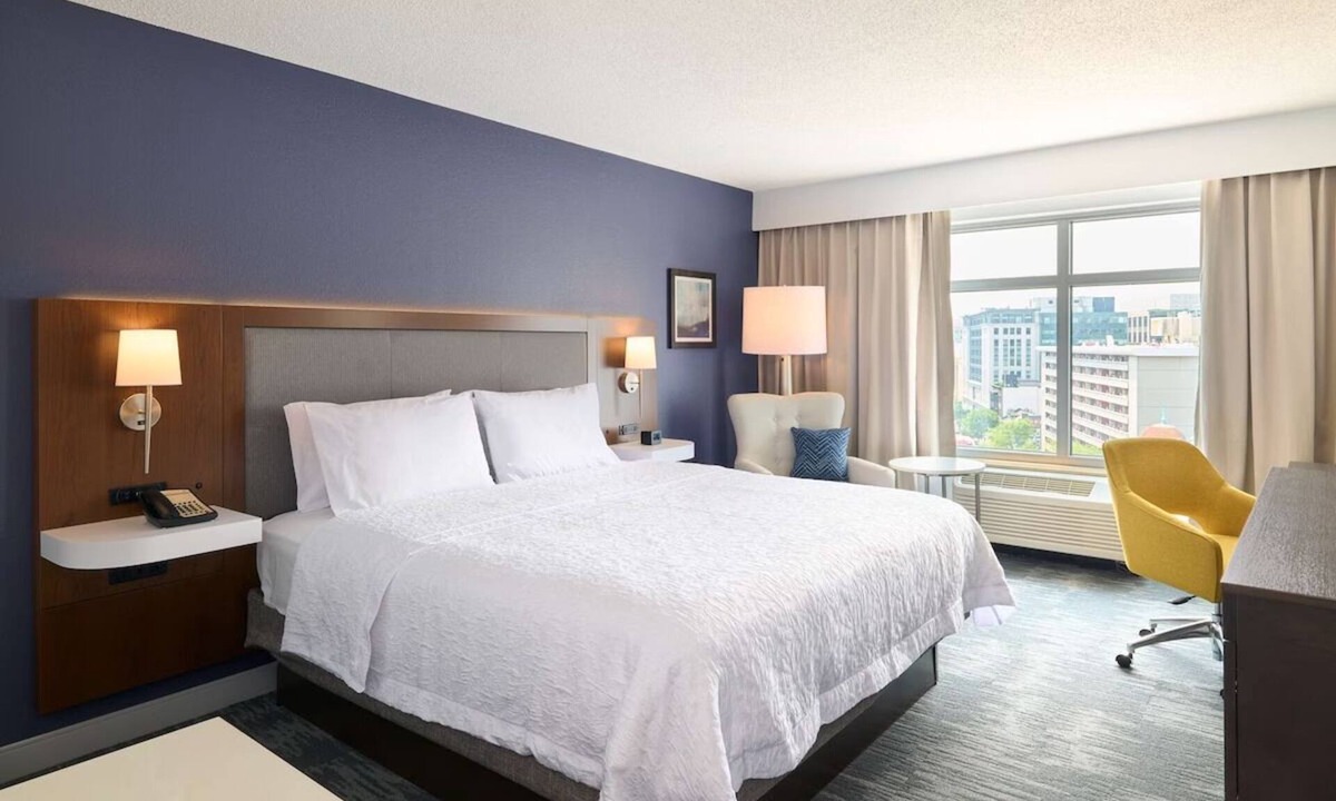 Mount Vernon Triangle Hotel | 2 Modern King Room in DC Downtown Close to Metro and Convention Center