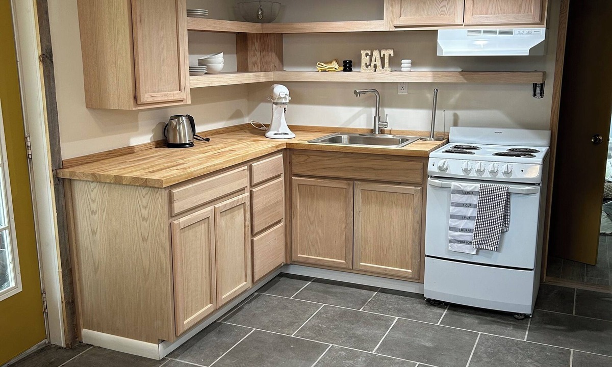 Greenwich Apartment | 2BR/Private Entrance+Driveway, W/D, Near Saratoga/Freshly Renovated & Bespoke