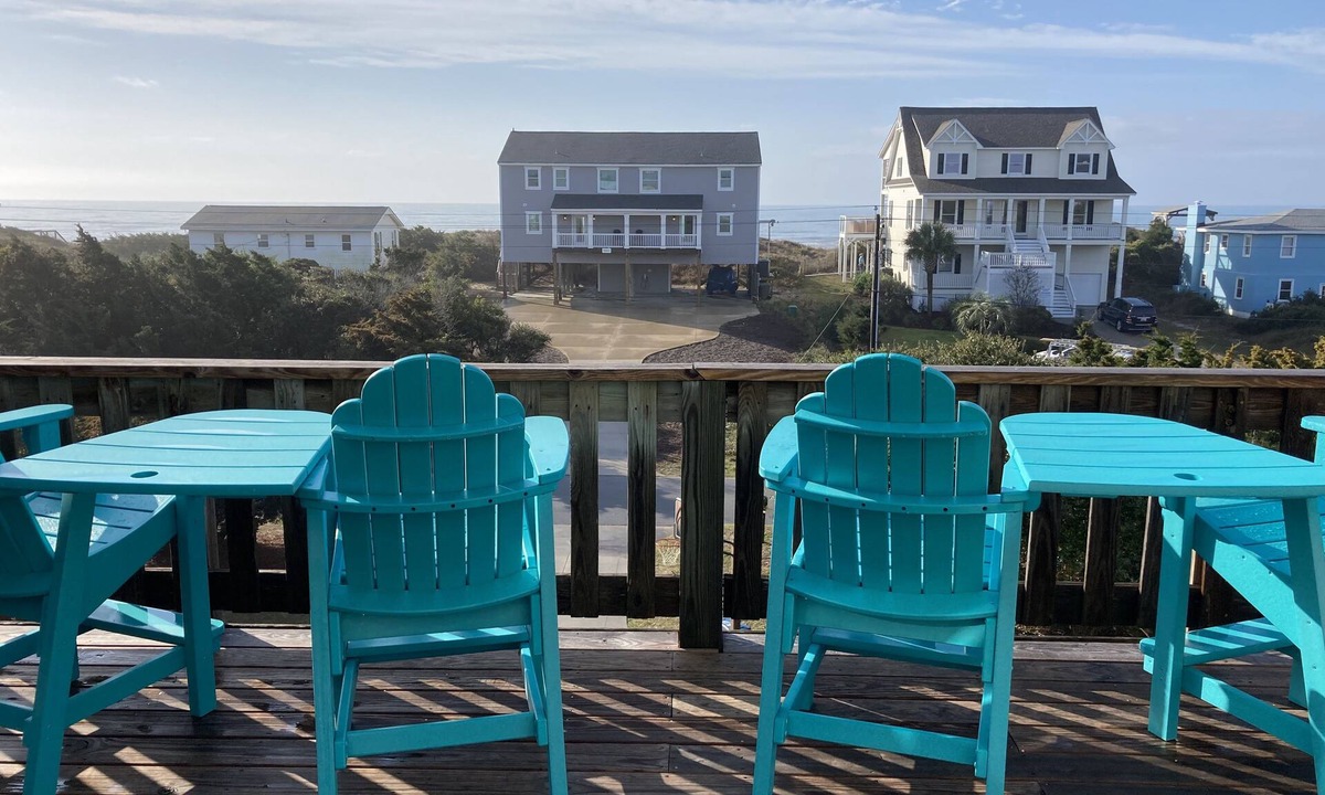Emerald Isle House | 2ND ROW. See/Hear the Ocean, 1 Min to Surf. Well-Appointed.