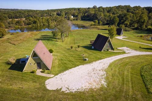 Makanda House | 3 A-Frame Cabins w Hot Tubs Near Wine Trail