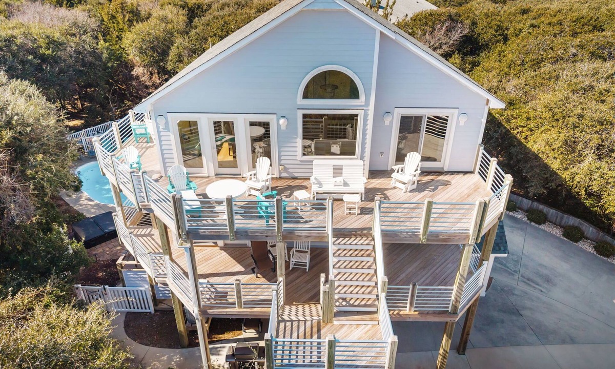 Emerald Isle House | 3rd Row Oceanview,Private pool,hot tub,pet friendly,very short walk to beach