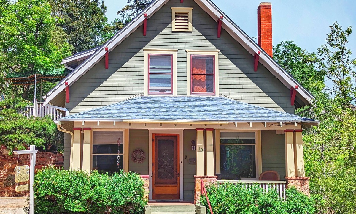 Manitou Springs House | 4 Bed 4 Bath House: steps to Downtown Manitou Springs