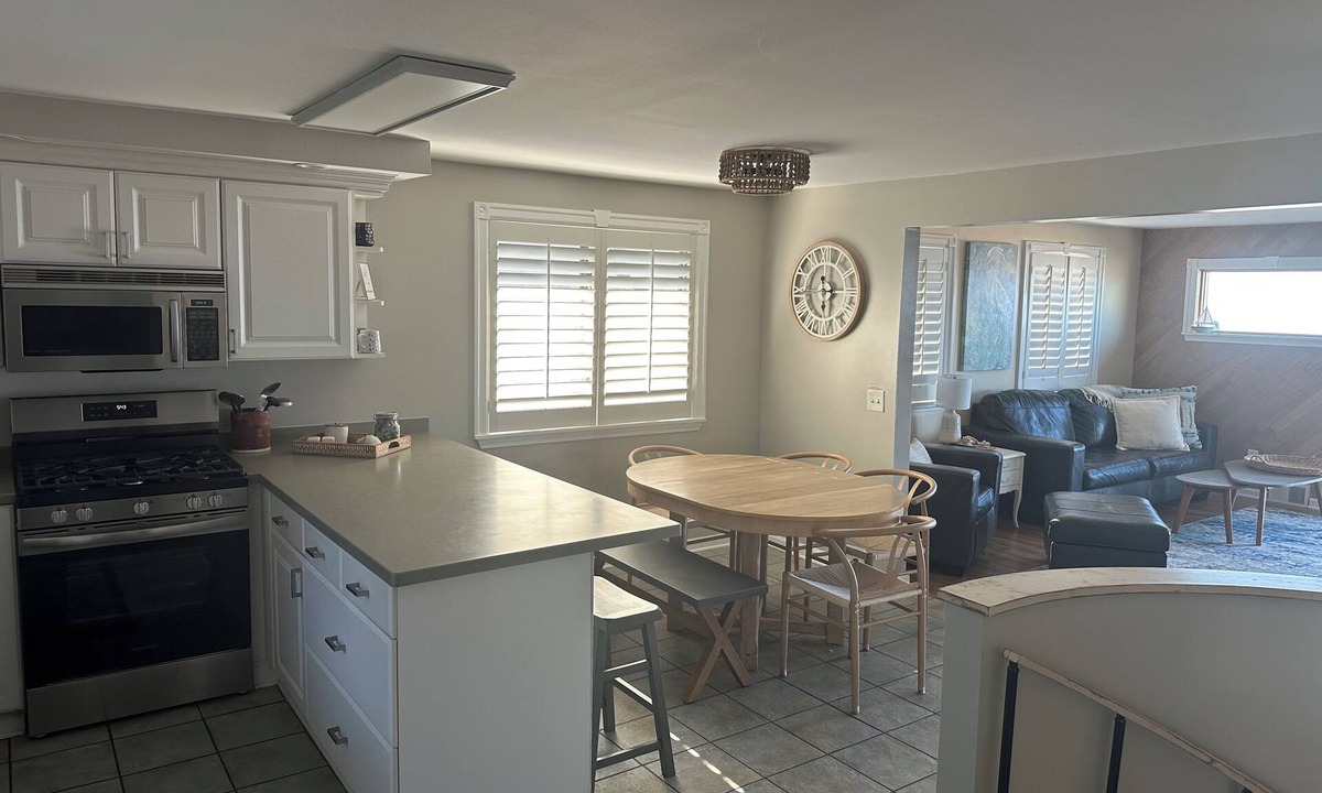 Sea Breeze House | 4 Bedroom Beach Front Home