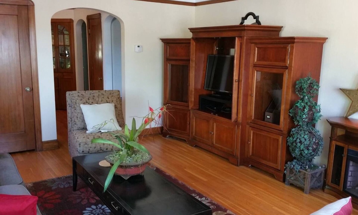 Altamont House | 80+Day Stay Smart Craftsman ❤️ of Downtown | King Double Crib | BBQ, Patio Set +