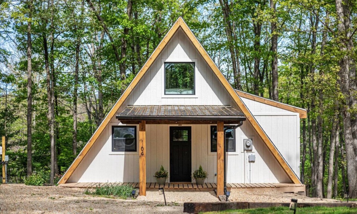 Mount Jackson Cabin | A Rosey A-Frame: Serene Luxury Cabin Near Bryce Resort & Shenandoah Valley