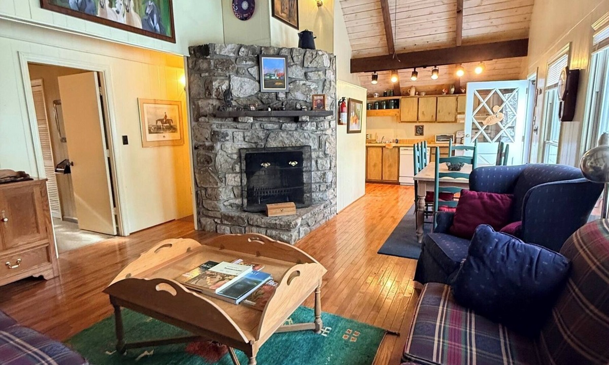 Beech Mountain Ski Chalet | A054 Bch Mtn Housy - Streamfront Cabin near Popular Hiking Trails