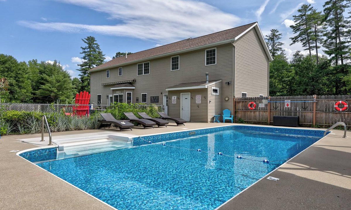 Warrensburg House | Adirondack Colonial heated salt water pool/hot tub 13 mins to Lake George