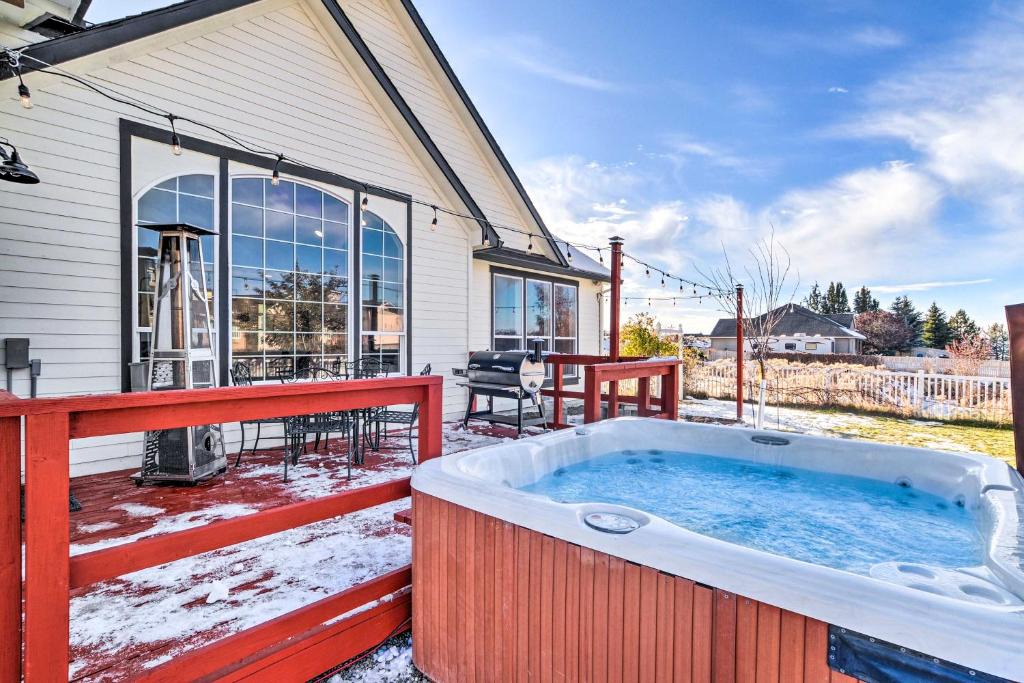 Altamont House | Alluring Home w/Fire Pit < 1/2 Mi to OIT!