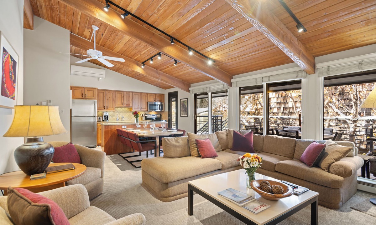Aspen Condo | Aspen Mountain Views, Bright Top-Floor 3BR, Pool, Hot Tub, 7-Min Walk to Gondola