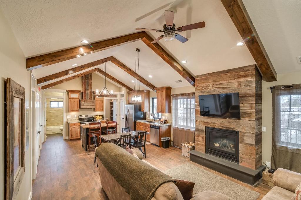 Central Business District Apartment | Aspenwood Manor