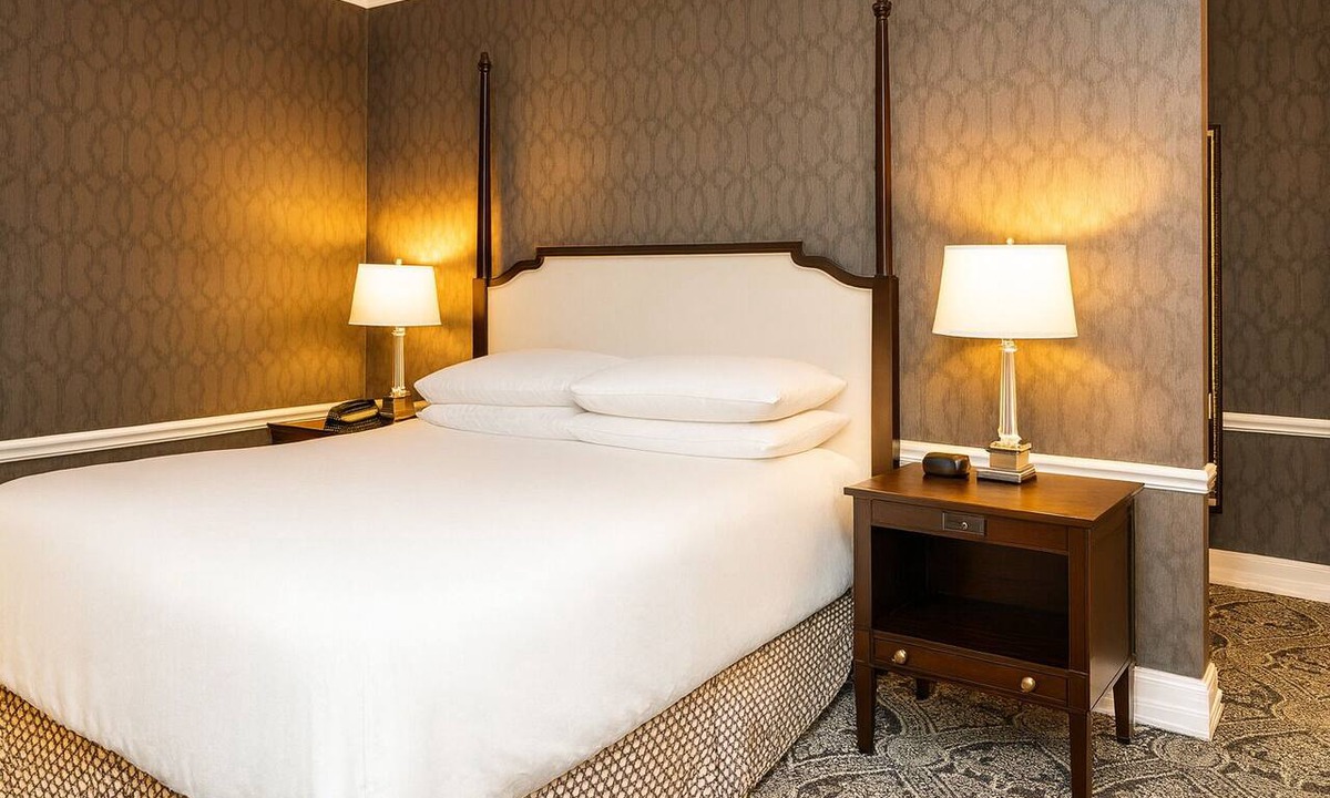 Historic District Hotel | Authentic 18th Century Hotel Near US Naval Academy - Walking Distance