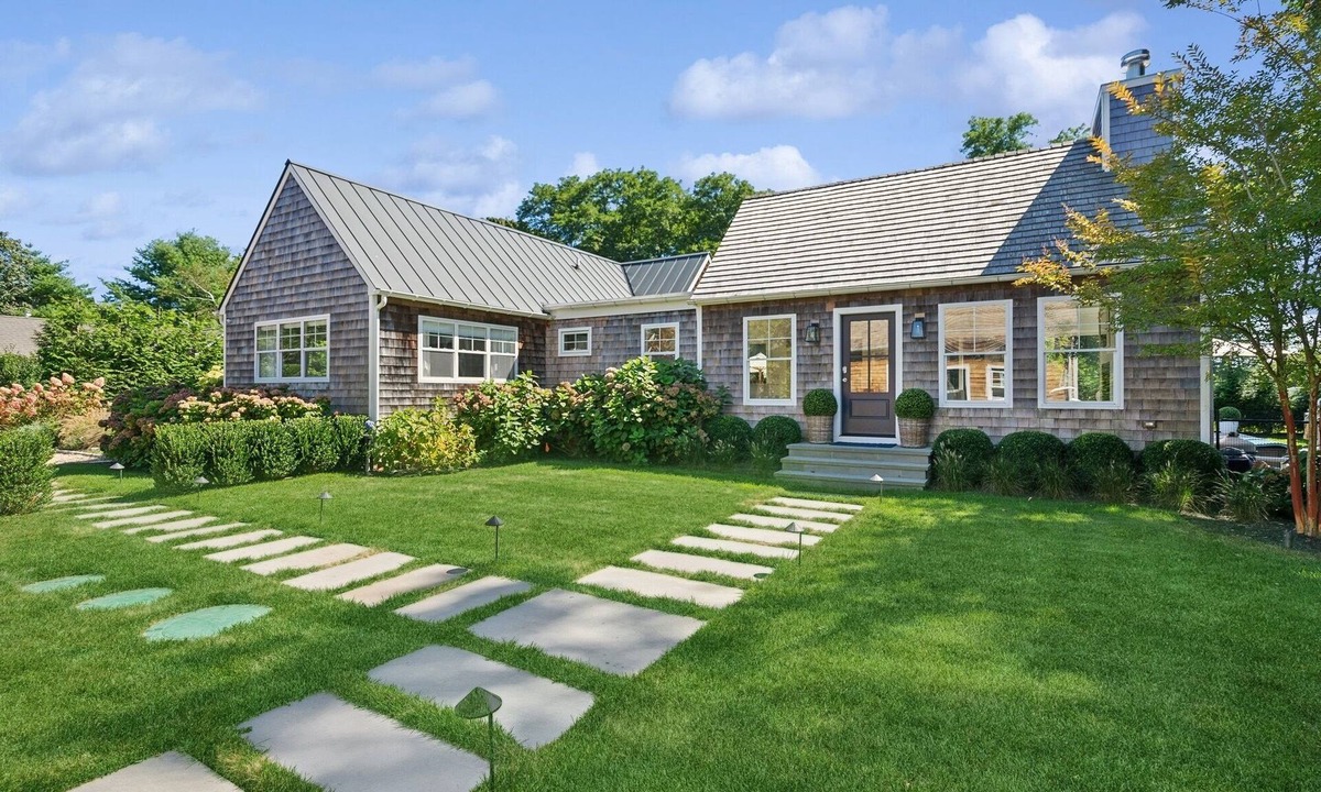 Bridgehampton House | Beautiful 3-bedroom house. Walk to town in quaint Bridgehampton!
