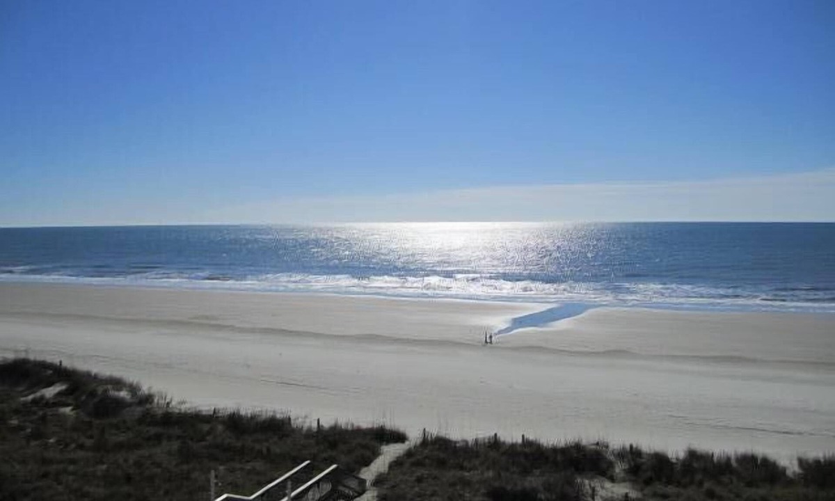 Ocean Drive Condo | BEAUTIFUL BEACHFRONT Condo- Quiet Pool Hot Tub Lazy River Aug SPECIALS