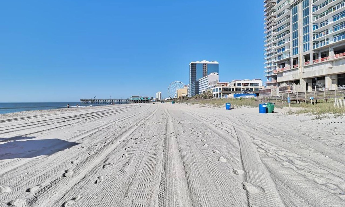 Myrtle Beach Condo | Beautiful, Oceanfront Free WiF. Come watch the dolphins swim by!