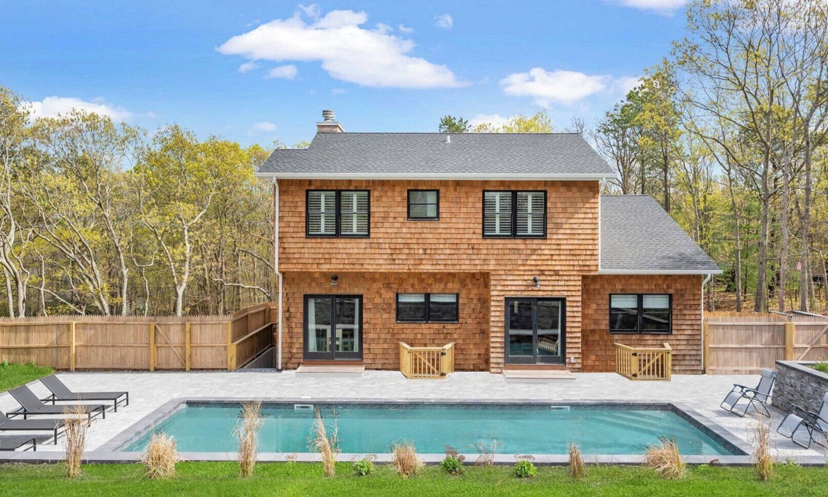 Hampton Bays House | Beautiful Vacation Home in Hampton Bays walking distance to Peconic Bay Beaches!