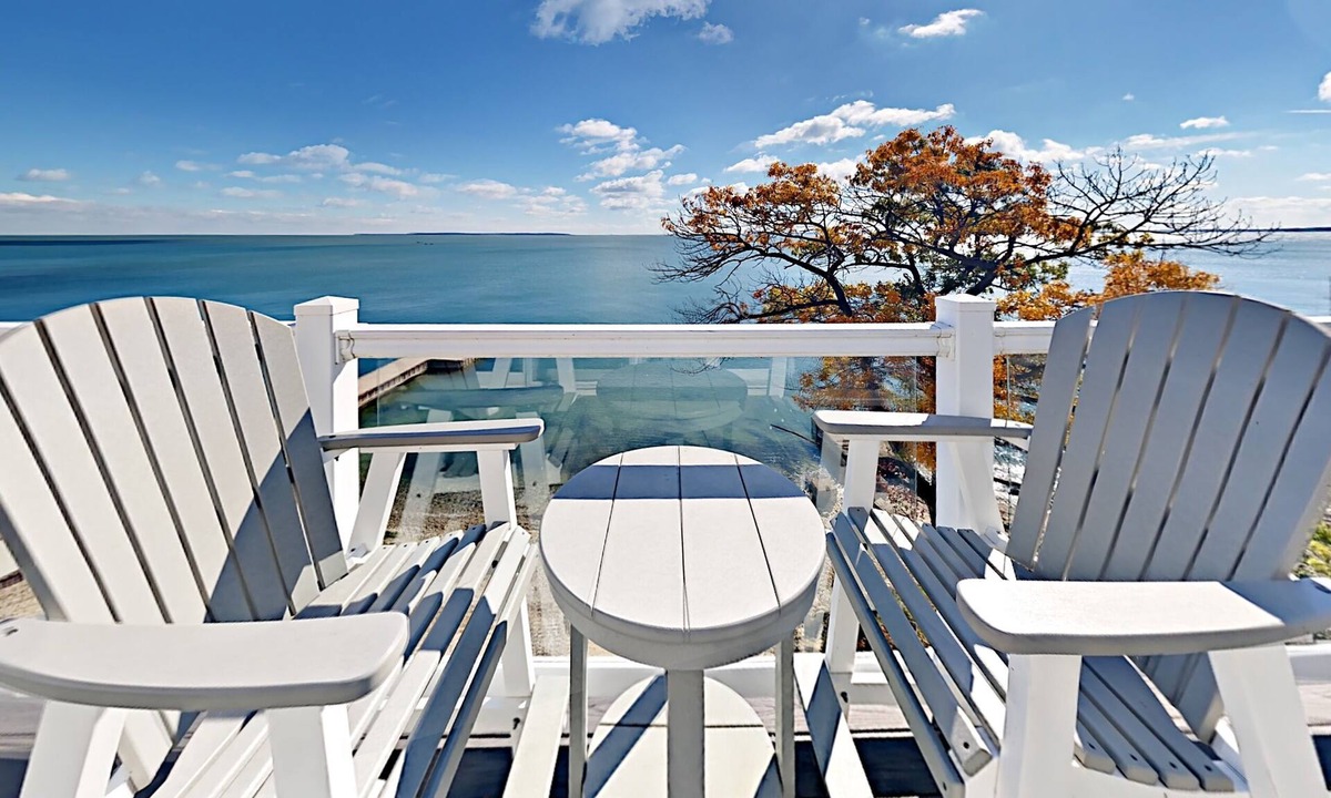 Put-in-Bay Condo | Beautiful Waterfront Put-in-Bay Condo - 12 max - Search Stops Here! - CON 201