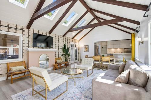 Beverly Glen House | Bel Air Very Private and Comfy Home with Jacuzzi