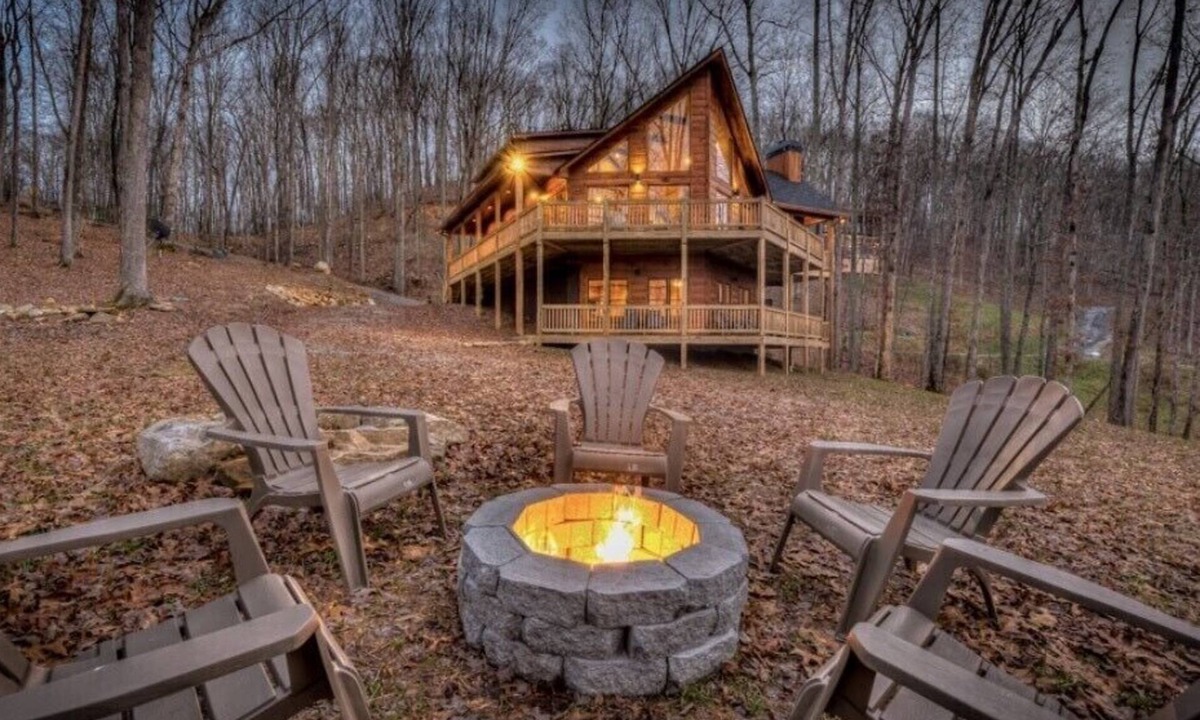 Morganton Cabin | Blue Ridge Cabin, Mountain Views, Hot Tub, Game Room – Sleeps 12 Near Downtown