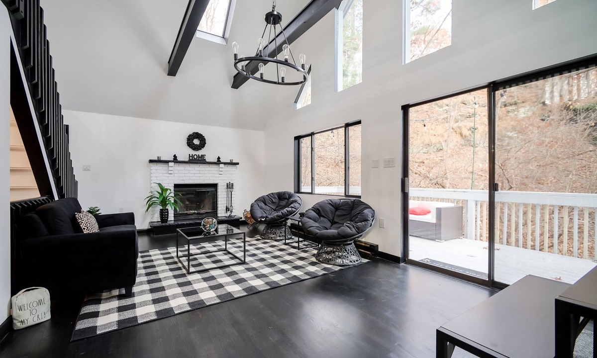 East Stroudsburg Cabin | BLVCK Cabin 2 near Falls w/HotTub, Sauna & Game Room