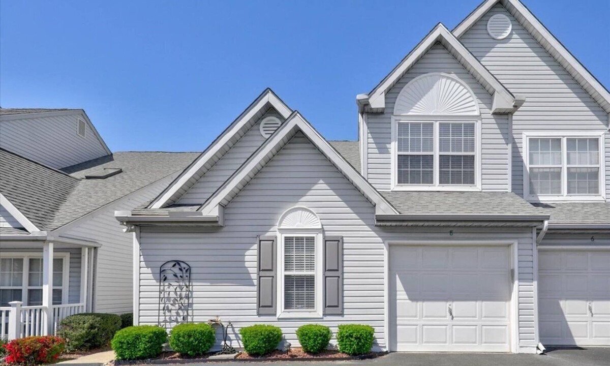 Rehoboth Beach House | BOOKING SUMMER 2026 NOW! REHOBOTH BEACH 5 BDR, SLEEPS 10+, <2 MILES FROM BEACH