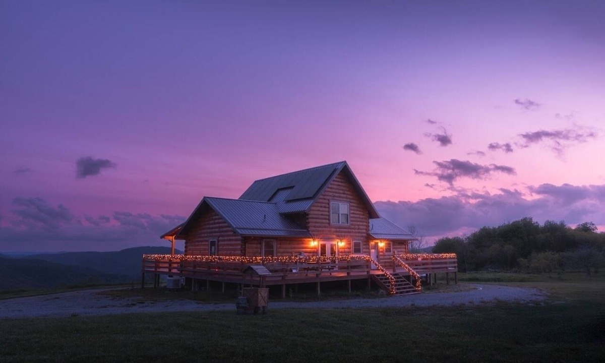 Dryfork Cabin | BRAND NEW Solar Powered 3 BR w/Hot Tub, Scenic Views, w/Wrap Around Deck.