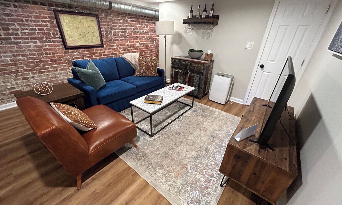 Trinidad Apartment | Brickside on the Boundary: A Cozy Basement Suite