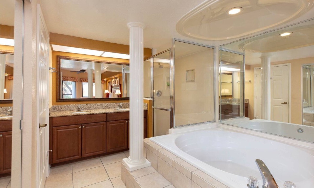 Florida Central Atlantic Coast Apartment | Bright 2-bedroom at Lakes Resort & Spa by Universal Studios & Disney & Seaworld