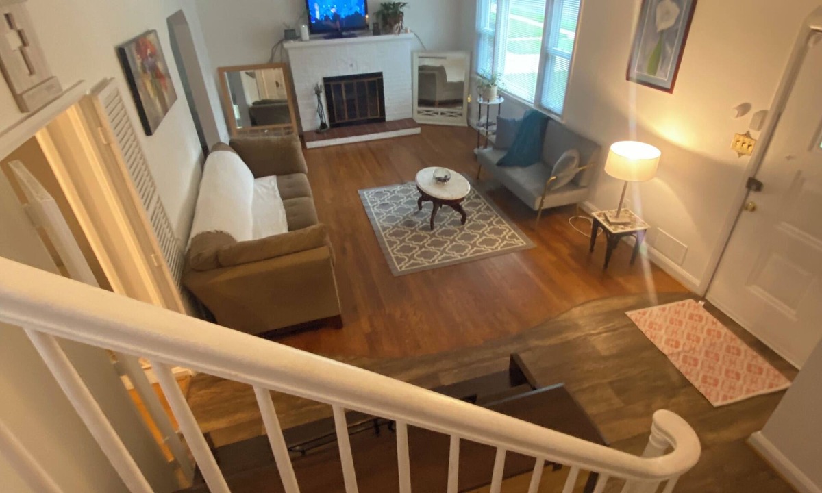 Lochearn House | Bright & Spacious – Near Downtown - Full Kitchen- Workspace, Laundry