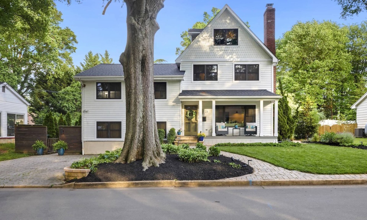Annapolis House | Brilliantly Updated Multi-Level Walkable to Navy Stadium & Close to Historic Downtown Annapolis