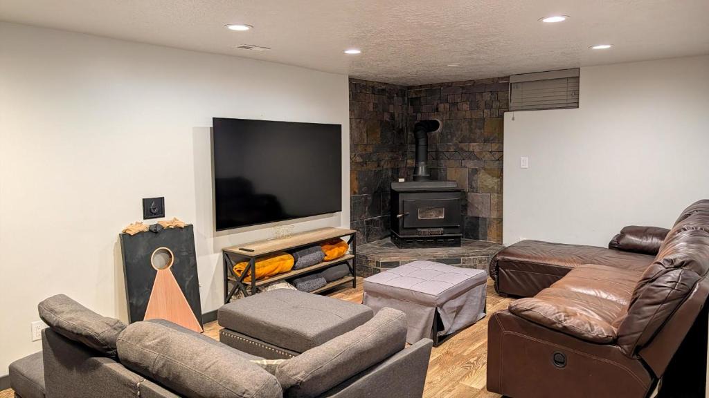 Ogden Apartment | Canyon Coze - Ski, Board, Sled, Bike, Hike