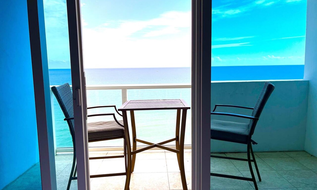 Mid Beach Condo | Castle 1527 Studio Balcony with Oceanfront, Pools, Free Parking and Direct Beach Access