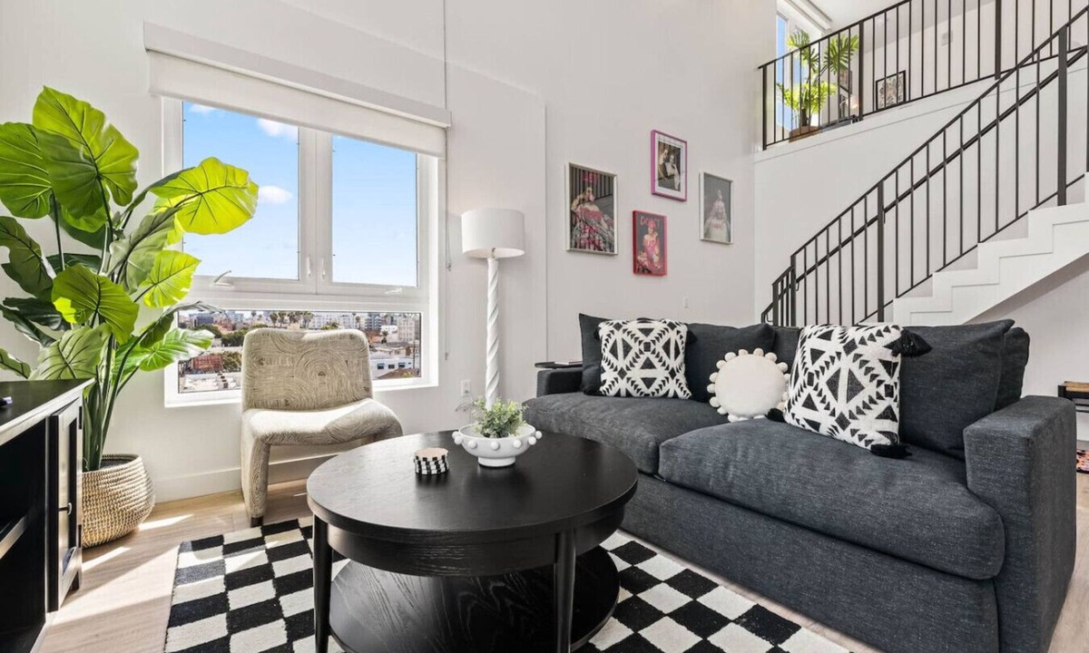 Koreatown Apartment | Centra LA | Heart of K-Town| Free Parking, Gym, Pool & Top Amenities