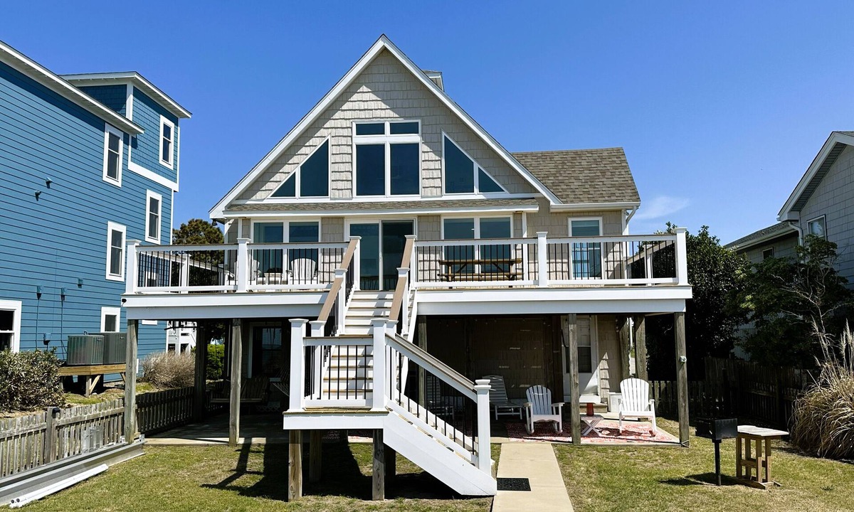 Colington Harbour House | CH1605- SoundFront 4 BRs, Boat Dock, Com Pool, Tennis, Dog Friendly.
