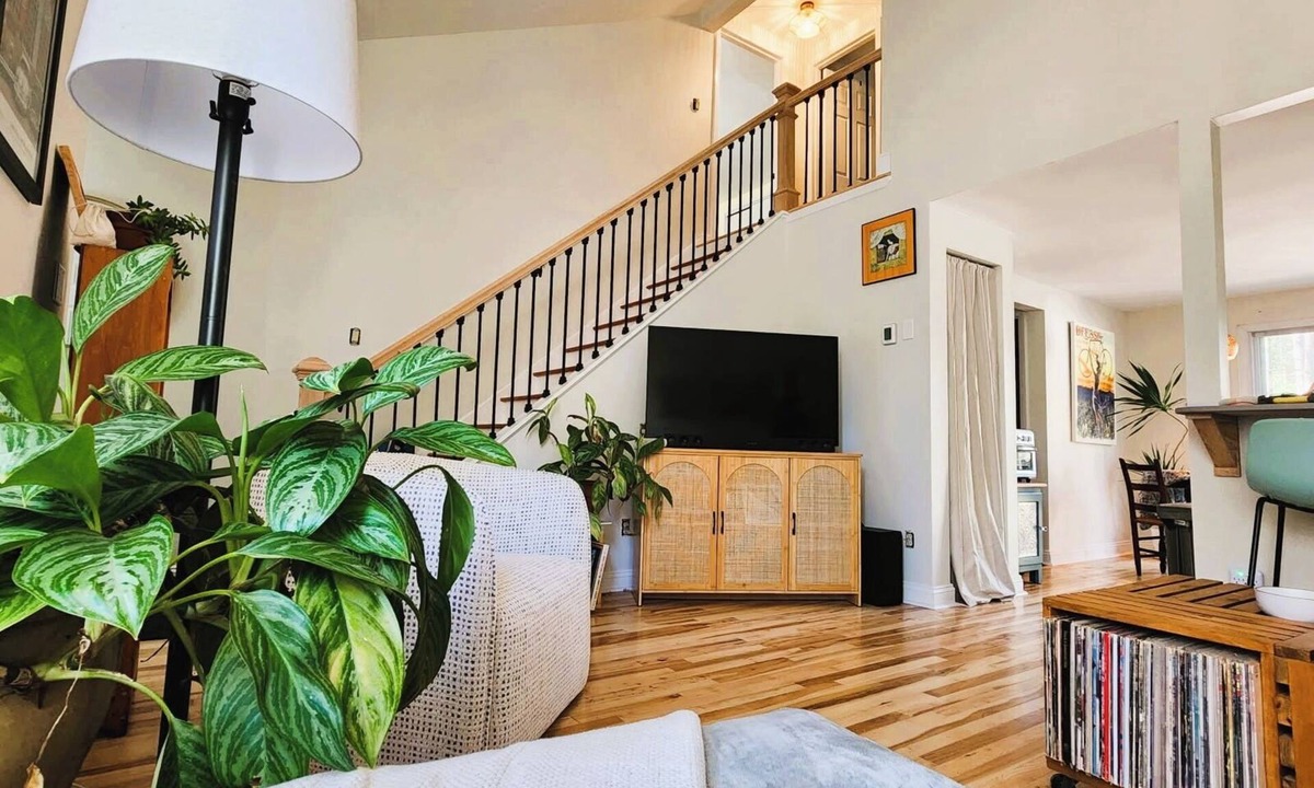 Malta House | Charming 2-bedroom townhome in delightful Ballston Spa with WiFi, AC