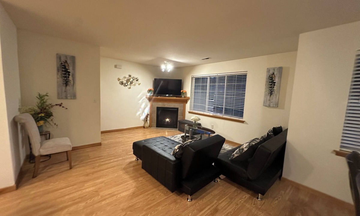 Paine Field-Lake Stickney Condo | Charming 4 bedroom condo in peaceful Lynnwood perfect for families.Close to Mall
