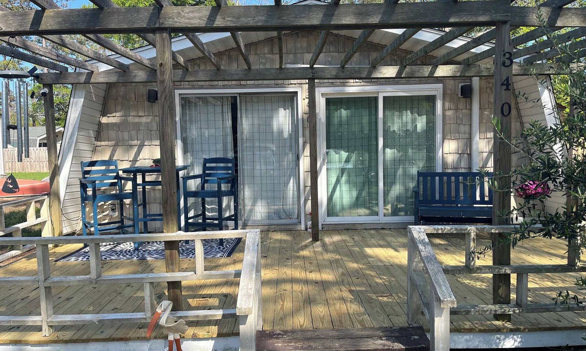 Tranquil Harbour House | Charming Beach Bungalow in the Heart of it All - Lottie's Place