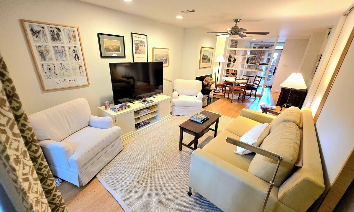 Adams Morgan Apartment | Charming cozy English style apartment w AC in Lively Kalorama/Adams Morgan