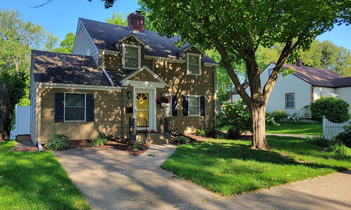 Faribault House | Charming home, quiet neighborhood < 2mi to Shattuck, game room, deck