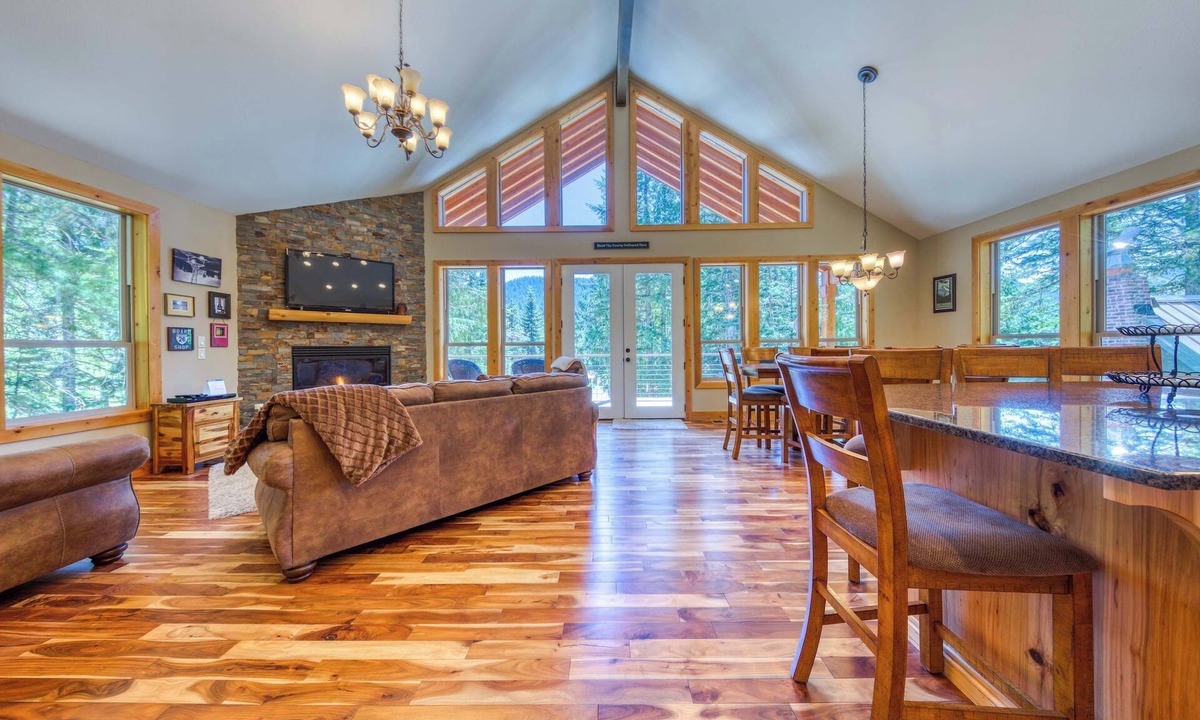 Government Camp House | Charming home with hot tub, fireplace & W&D - in great Government Camp location