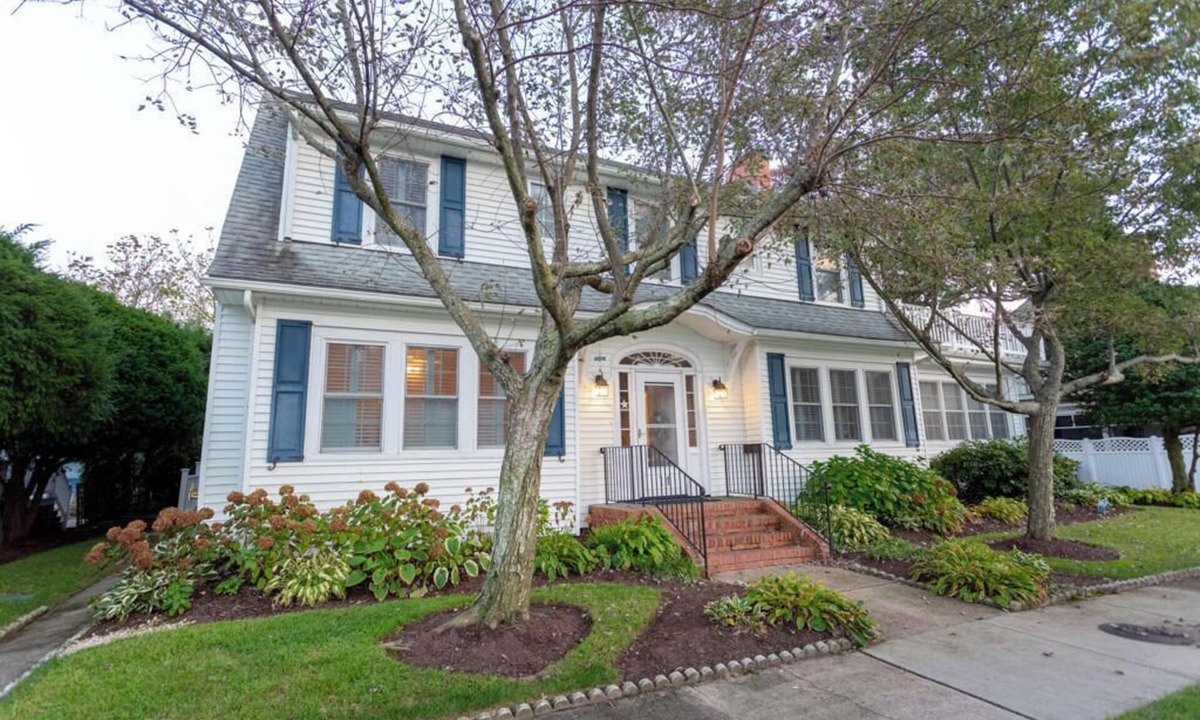 The Pines Cottage | Charming Ocean-Block Cottage, Steps to Beach & Boardwalk – Spacious & Cozy!