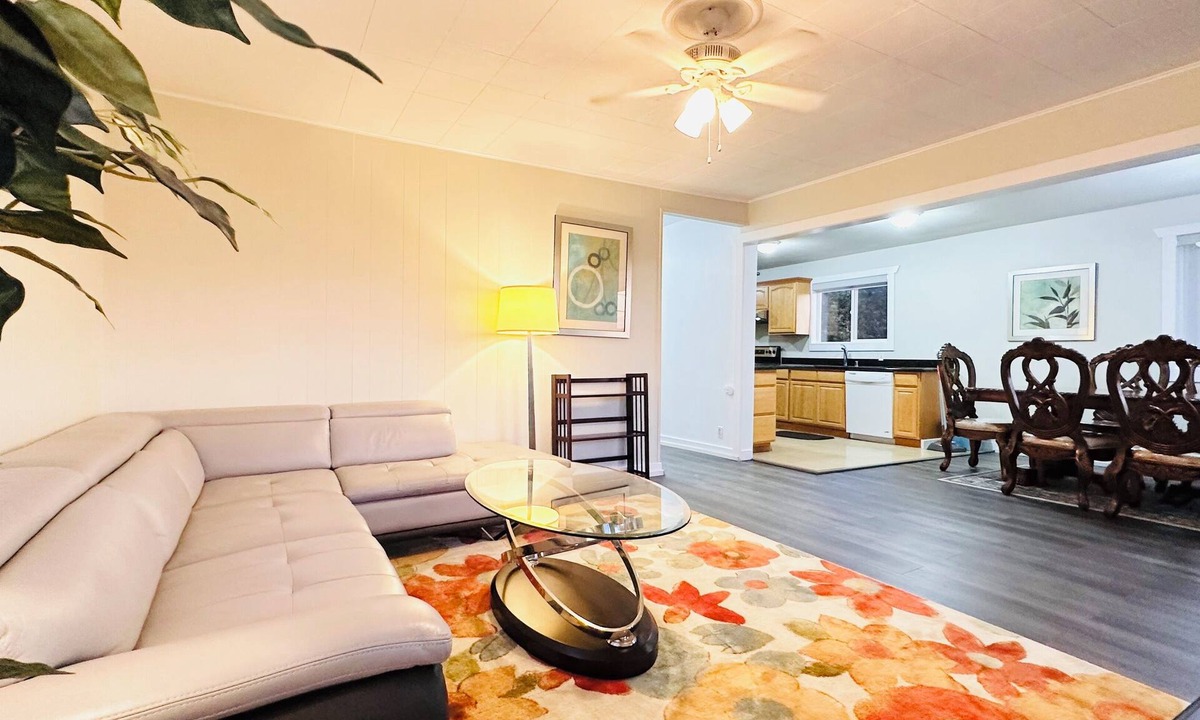 Mukilteo House | Charming ocean view house w/office/fully fenced yard in gorgeous Mukilteo