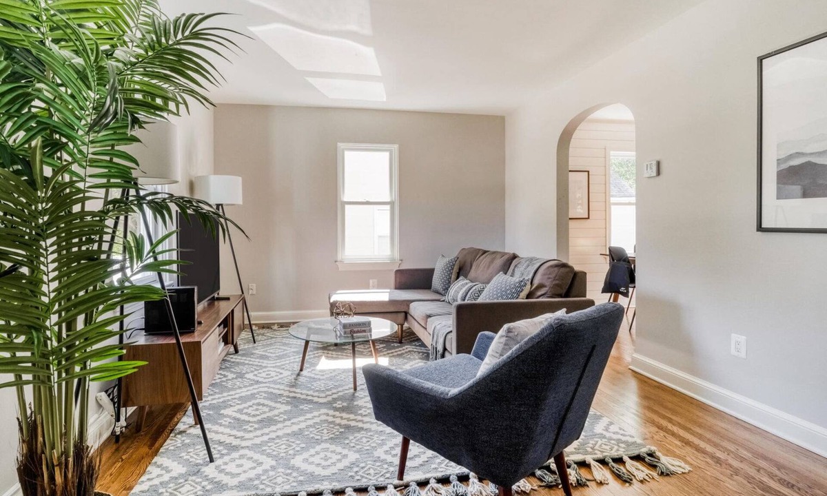 Addison Heights House | Charming Pentagon City 3BR w/W/D, nr Shopping Malls, by Blueground