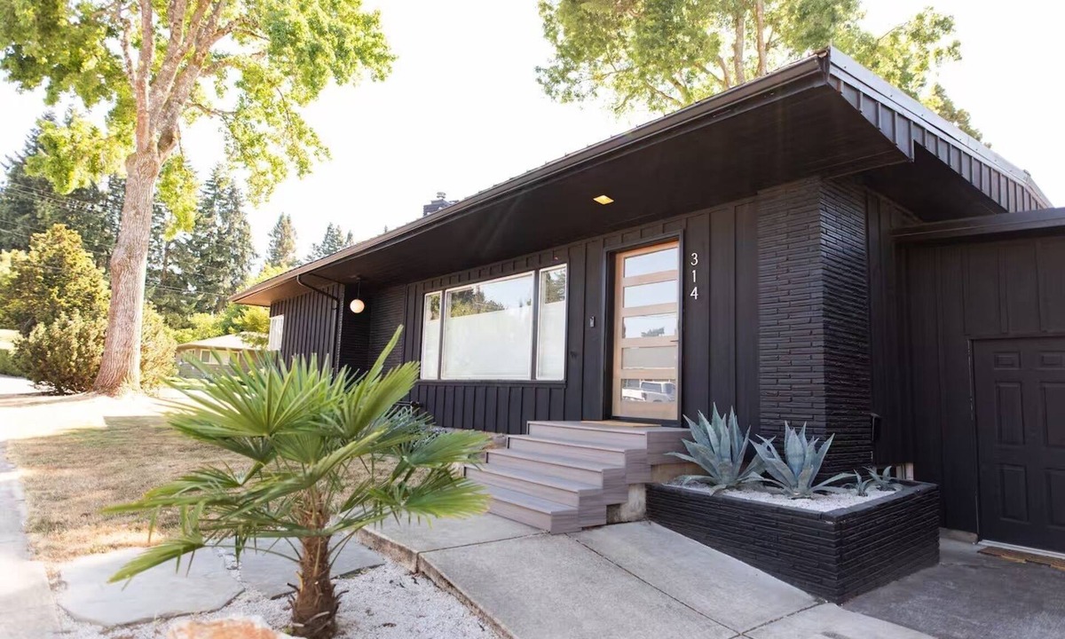 Monmouth House | Charming PNW Modern Oasis – Great Location, Spacious 3-Bedroom Comfort