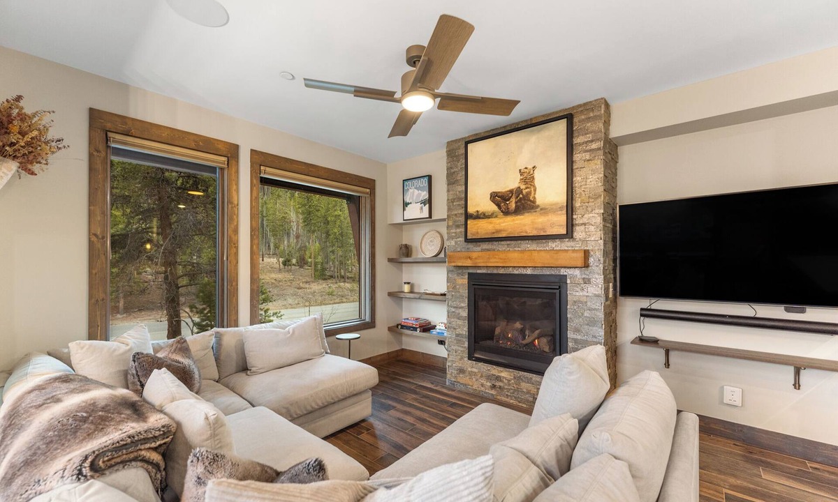 Lakeside Village Condo | Charming Ski Condo Near Keystone with Fireplace & Scenic Balcony